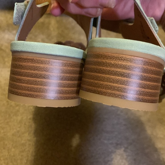 White Mountain Sandals NWOT - Picture 3 of 6